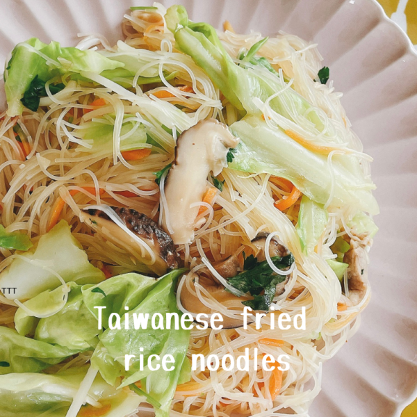 家常大鍋菜食譜【肉絲炒米粉】先悶再炒，好吃Q彈讓你一口接一口停不下來